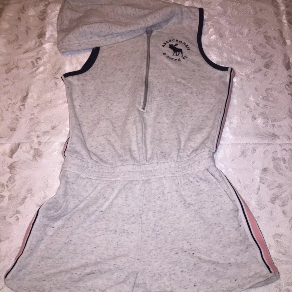 Abercrombie girls Romper size 13 - 14 hoodie